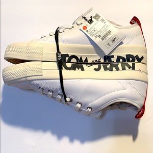 ♨️SALE♨️ZARA Warner Bro collection White Fashion Sneaker